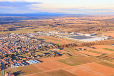 Vue aérienne de Interpark du sud-ouest à le quartier Offenbach in Offenbach an der Queich dans le département Rhénanie-Palatinat, Allemagne