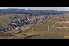 Vue aérienne de Du sud-est à le quartier Schweigen in Schweigen-Rechtenbach dans le département Rhénanie-Palatinat, Allemagne