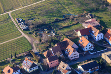 Vue aérienne de Maison de vins Alter Zollberg à le quartier Schweigen in Schweigen-Rechtenbach dans le département Rhénanie-Palatinat, Allemagne