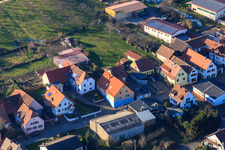 Vue aérienne de Rue principale à le quartier Schweigen in Schweigen-Rechtenbach dans le département Rhénanie-Palatinat, Allemagne