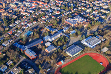 Lycée du centre scolaire Alfred Grosser à Bad Bergzabern dans le département Rhénanie-Palatinat, Allemagne d'en haut