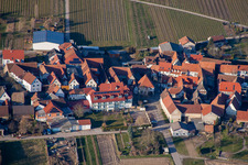 Vue aérienne de Hôtel de campagne Hauer à le quartier Oberhofen in Pleisweiler-Oberhofen dans le département Rhénanie-Palatinat, Allemagne