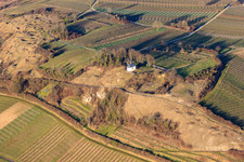 Vue aérienne de Chapelle « Petit Kalmit » à le quartier Ilbesheim in Ilbesheim bei Landau in der Pfalz dans le département Rhénanie-Palatinat, Allemagne