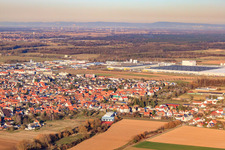 Zone industrielle Interpark vue du sud-ouest en hiver à le quartier Offenbach in Offenbach an der Queich dans le département Rhénanie-Palatinat, Allemagne d'en haut