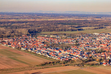 Vue aérienne de Rue Lothringer à le quartier Offenbach in Offenbach an der Queich dans le département Rhénanie-Palatinat, Allemagne