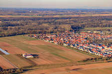 Vue aérienne de Jardin de fraises Steegmüller à le quartier Offenbach in Offenbach an der Queich dans le département Rhénanie-Palatinat, Allemagne