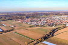 Vue aérienne de Rue Elsässer à le quartier Offenbach in Offenbach an der Queich dans le département Rhénanie-Palatinat, Allemagne