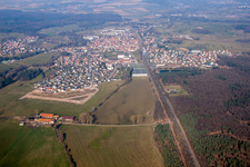 Vue d'oiseau de Mertzwiller dans le département Bas Rhin, France