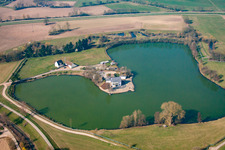 Vue aérienne de Lac de baignade de Johannitermatten à le quartier Eckartsweier in Willstätt dans le département Bade-Wurtemberg, Allemagne