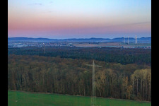 Vue aérienne de Les plaines d'Otterbach dans la brume matinale à Kandel dans le département Rhénanie-Palatinat, Allemagne