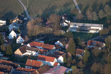 Vue aérienne de Bar à vin Vogler à le quartier Heuchelheim in Heuchelheim-Klingen dans le département Rhénanie-Palatinat, Allemagne