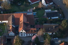 Bar à vin Vogler à le quartier Heuchelheim in Heuchelheim-Klingen dans le département Rhénanie-Palatinat, Allemagne d'en haut