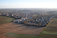 Vue aérienne de Prairies et jachères entre Landau W, Wollmesheim et Arzheim à Landau in der Pfalz dans le département Rhénanie-Palatinat, Allemagne