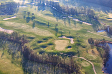 Golf Course Landgut Dreihof - GOLF absolu le matin à le quartier Dreihof in Essingen dans le département Rhénanie-Palatinat, Allemagne d'en haut