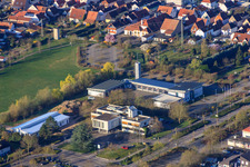 Vue aérienne de Service d'incendie Offenbach et association municipale Offenbach an der Queich à le quartier Offenbach in Offenbach an der Queich dans le département Rhénanie-Palatinat, Allemagne