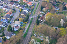 Vue aérienne de Passage à niveau Ziegelbergstr à Jockgrim dans le département Rhénanie-Palatinat, Allemagne