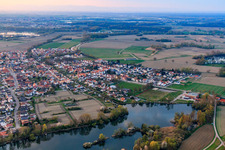 Photographie aérienne de Monument aux poissons sur le barrage du Rhin à Leimersheim dans le département Rhénanie-Palatinat, Allemagne