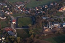 Quartier Neulauterburg in Berg dans le département Rhénanie-Palatinat, Allemagne du point de vue du drone