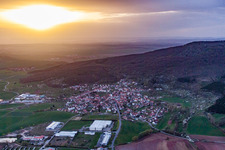 Vue aérienne de Quartier Gleichamberg in Römhild dans le département Thuringe, Allemagne
