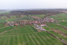 Vue aérienne de Vue sur le village à le quartier Linden in Straufhain dans le département Thuringe, Allemagne
