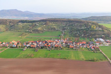 Vue aérienne de Vue du village depuis le sud devant le Schlechtsarter Suisse à Schlechtsart dans le département Thuringe, Allemagne