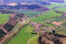 Vue aérienne de Völkershausen dans le département Thuringe, Allemagne