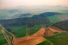 Vue aérienne de Aire de repos sur la B4 à le quartier Gleußen in Itzgrund dans le département Bavière, Allemagne