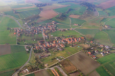 Vue aérienne de Vue du village depuis le sud à le quartier Obereßfeld in Sulzdorf an der Lederhecke dans le département Bavière, Allemagne