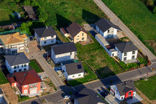 Nouvelle zone de développement Est (Im Holderbusch) à Minfeld dans le département Rhénanie-Palatinat, Allemagne vue d'en haut