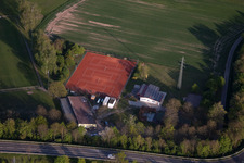 Vue aérienne de Club de tennis à Erlenbach bei Kandel dans le département Rhénanie-Palatinat, Allemagne