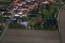 Vue aérienne de Jardin d'agrément de l'ouest à Erlenbach bei Kandel dans le département Rhénanie-Palatinat, Allemagne