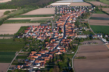 Photographie aérienne de De l'ouest à Erlenbach bei Kandel dans le département Rhénanie-Palatinat, Allemagne