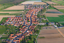 Vue oblique de De l'ouest à Erlenbach bei Kandel dans le département Rhénanie-Palatinat, Allemagne