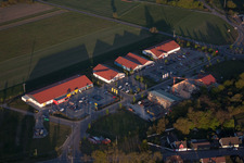 Centres commerciaux à le quartier Neulauterburg in Berg dans le département Rhénanie-Palatinat, Allemagne depuis l'avion