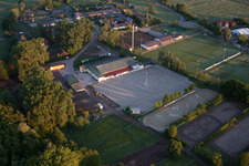 Vue aérienne de Hippodrome de l'hippodrome - piste de trot à billigheim à Billigheim-Ingenheim dans le département Rhénanie-Palatinat, Allemagne