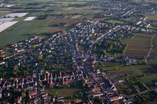 Vue aérienne de Goethestr à le quartier Lachen in Neustadt an der Weinstraße dans le département Rhénanie-Palatinat, Allemagne