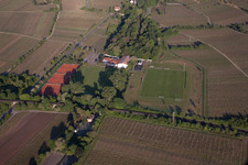 Vue aérienne de Centre sportif, communauté de tennis Hildebrandseck THG à le quartier Königsbach in Neustadt an der Weinstraße dans le département Rhénanie-Palatinat, Allemagne