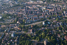 Vue aérienne de Prairie du festival à Neustadt an der Weinstraße dans le département Rhénanie-Palatinat, Allemagne