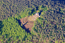 Monument de la Victoire et de la Paix à Edenkoben dans le département Rhénanie-Palatinat, Allemagne vue du ciel