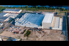 Photographie aérienne de Les locaux de l'usine Pfälzer Erfrischungs Drinks GmbH dans la zone industrielle de Wörth-Oberwald à Wörth am Rhein dans le département Rhénanie-Palatinat, Allemagne
