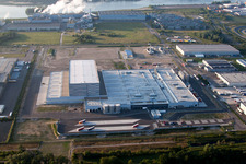 Zone industrielle d'Oberwald à Wörth am Rhein dans le département Rhénanie-Palatinat, Allemagne du point de vue du drone