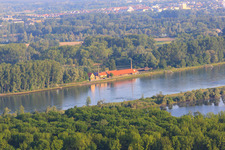 Photographie aérienne de Ancienne briqueterie du barrage du Rhin depuis l'est à le quartier Sondernheim in Germersheim dans le département Rhénanie-Palatinat, Allemagne