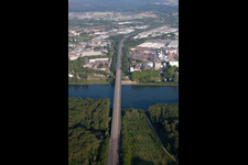 Vue aérienne de Rivière - structure de pont pour la B35 sur le Rhin à Germersheim dans le département Rhénanie-Palatinat, Allemagne