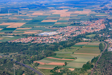 Vue aérienne de Vue de la ville depuis l'est à Bellheim dans le département Rhénanie-Palatinat, Allemagne