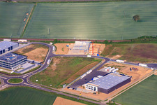 Vue aérienne de TRANSAC International Shipping Company Ltd. et chantier de construction de Resinnovation GmbH à Rülzheim dans le département Rhénanie-Palatinat, Allemagne