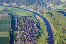 Vue aérienne de Les rives de la Weser à Pegestorf dans le département Basse-Saxe, Allemagne