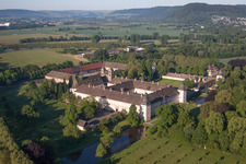 Vue aérienne de Le château de Corvey. Depuis 2014, Corvey est inscrit au patrimoine mondial de l'UNESCO. à Höxter dans le département Rhénanie du Nord-Westphalie, Allemagne