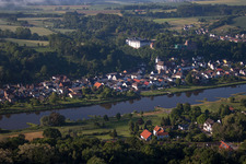 Vue aérienne de Abbaye bénédictine de la Sainte-Croix Herstelle à le quartier Herstelle in Beverungen dans le département Rhénanie du Nord-Westphalie, Allemagne