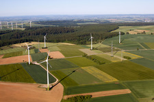 Vue aérienne de Parc éolien Haarbrück-Wortberg à le quartier Haarbrück in Beverungen dans le département Rhénanie du Nord-Westphalie, Allemagne