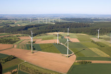Parc éolien Haarbrück-Wortberg à le quartier Haarbrück in Beverungen dans le département Rhénanie du Nord-Westphalie, Allemagne vue d'en haut